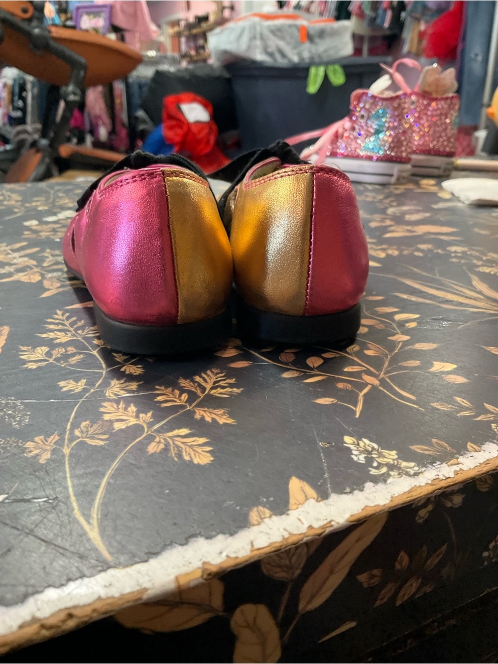 Gucci Girls Metallic Gold and Pink Bow Mary Jane Shoes - Picture 4 of 6
